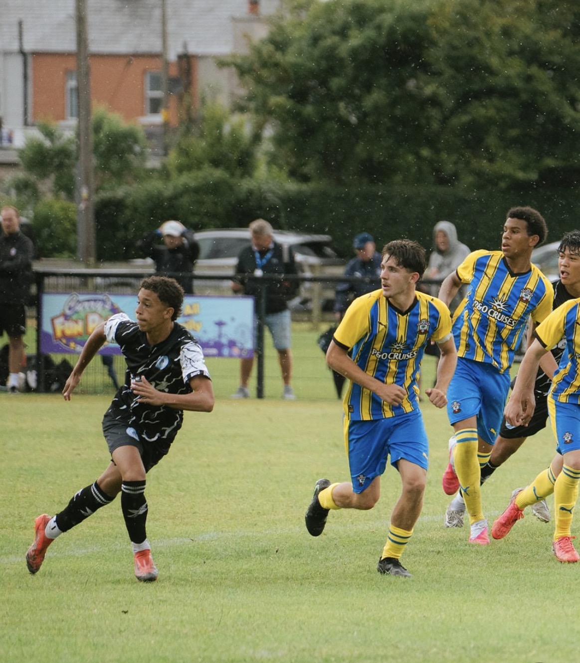 Kruz Jackson in a black kit competing against Southampton in England.